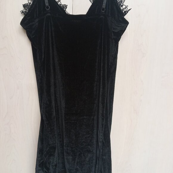 Velvet and Lace Mini Dress- Goth - Picture 3 of 5